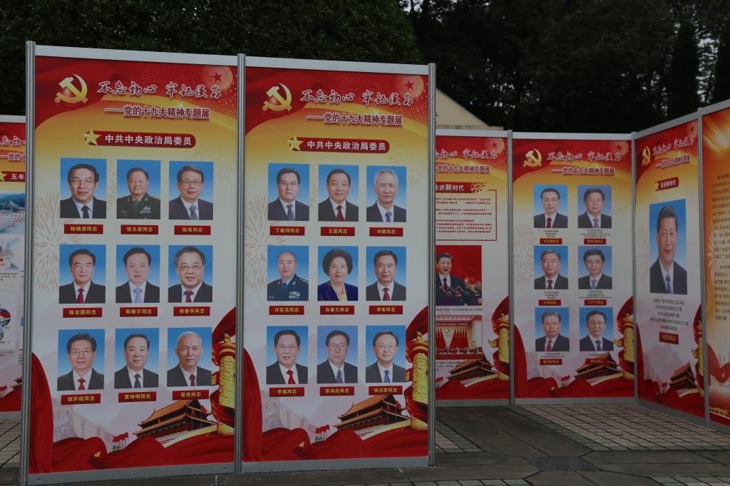 *大象传媒
党总支参观聂荣臻元帅陈列馆