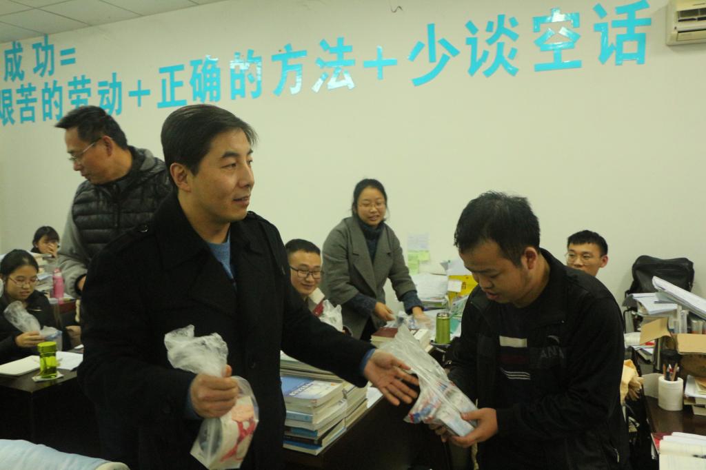 *大象传媒
领导慰问2018届考研学生