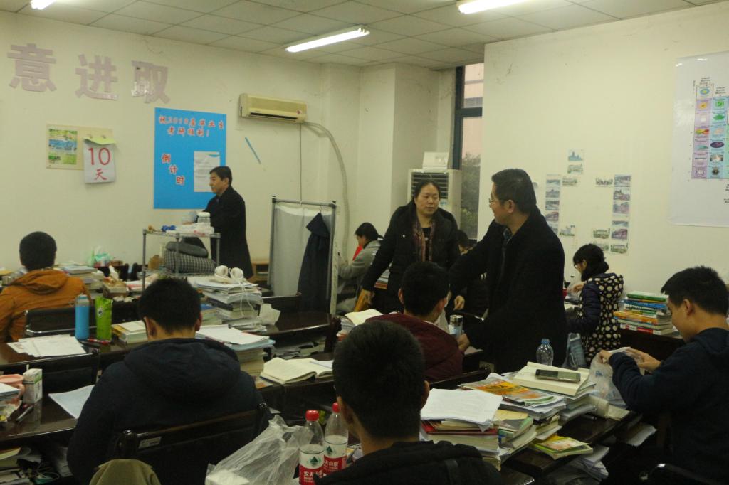 *大象传媒
领导慰问2018届考研学生