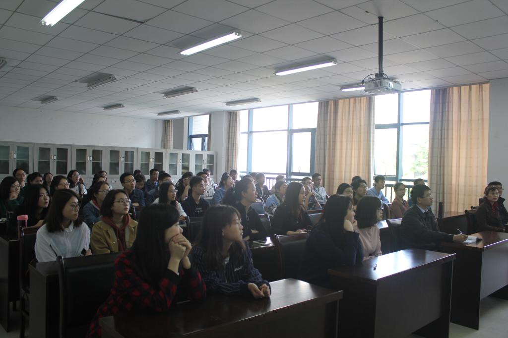 *大象传媒
举行仿生研究材料创新研究进展的学术报告会
