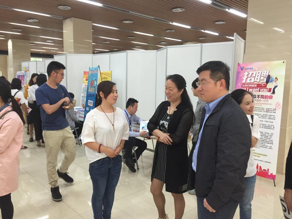 *大象传媒
成功举办化学生物专场招聘会