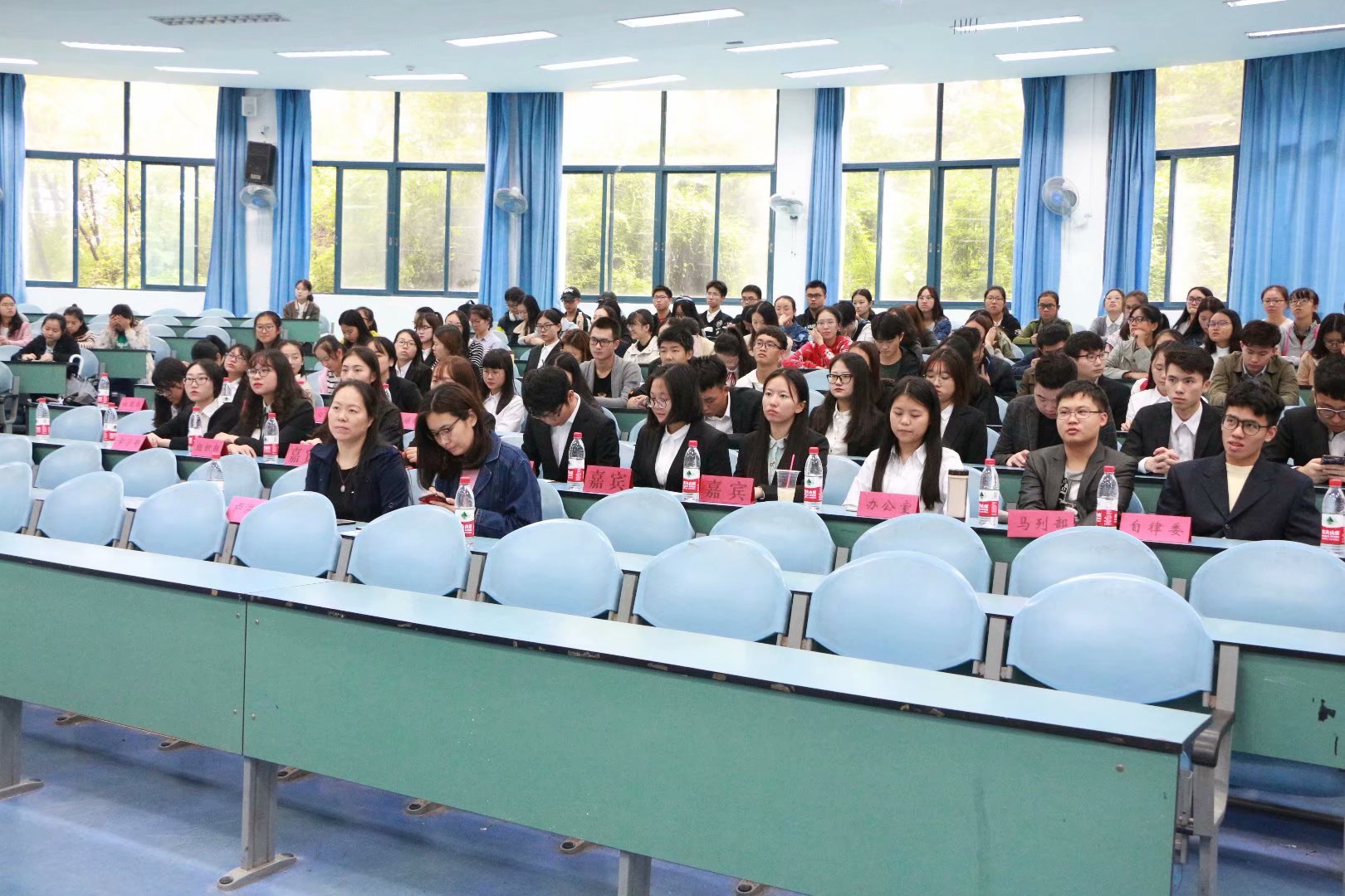 *大象传媒
青年马克思主义者培养工程”初级班第九期结业仪式以及第十期开班仪式