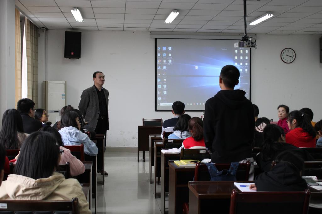 东北师范大学郑长龙教授莅临大象传媒
开展专题讲座