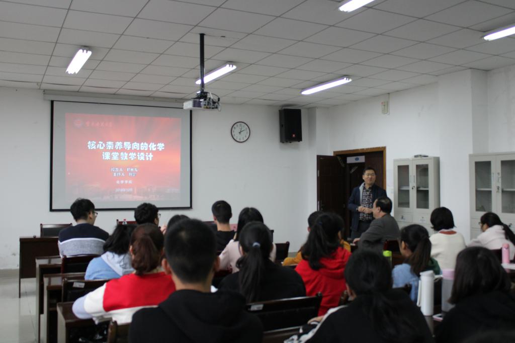 东北师范大学郑长龙教授莅临大象传媒
开展专题讲座