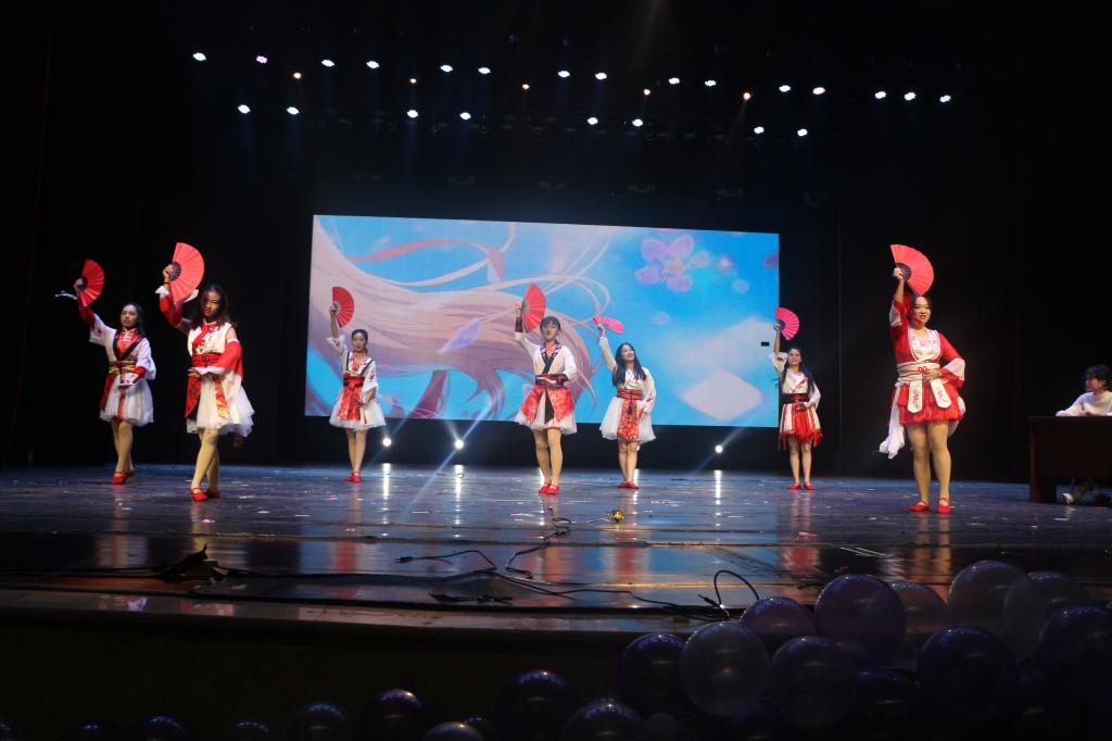 *大象传媒
举行2018级迎新晚会