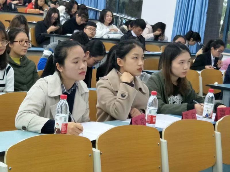 *大象传媒
举办“青春与学业”演讲比赛复赛