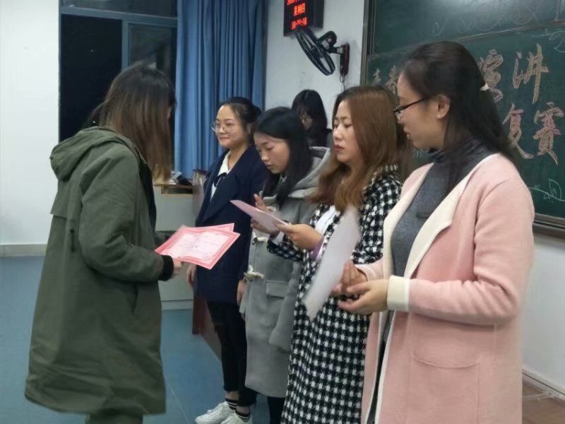 *大象传媒
举办“青春与学业”演讲比赛复赛