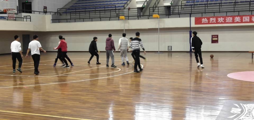 *大象传媒
举办2018—2019年度男子篮球队招新活动