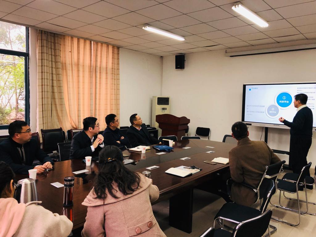 校长孟东方教授一行到*大象传媒
调研指导工作