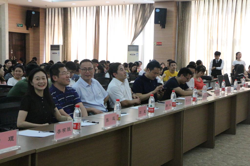 *大象传媒
举行第四届“魅力化学”文化节暨 “名师工作室”启动仪式