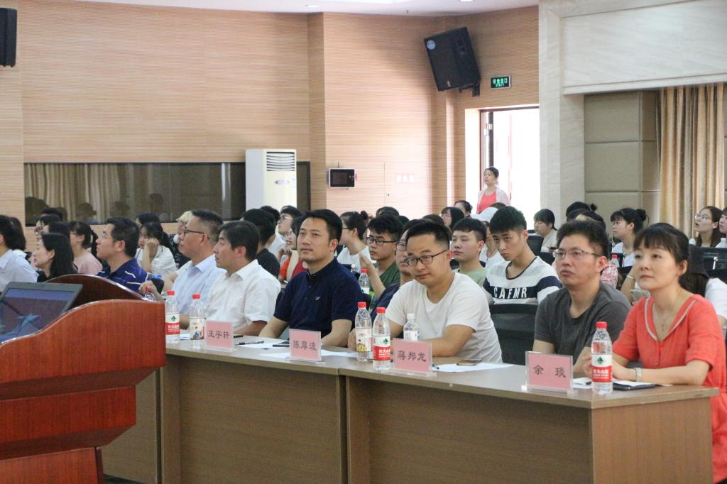 *大象传媒
举行第四届“魅力化学”文化节暨 “名师工作室”启动仪式