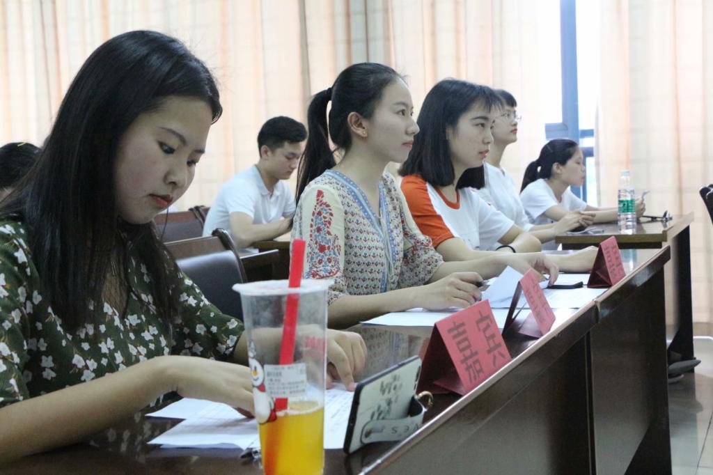 *大象传媒
举办“青春心向党,建功新时代”主题演讲比赛