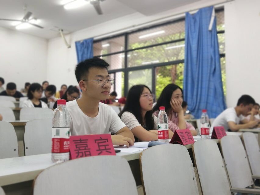 *大象传媒
举办魅力化学系列活动之“生活知识竞赛”决赛