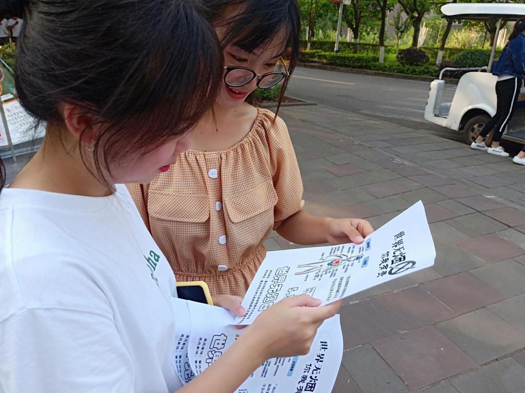 *大象传媒
举办“无烟宣传”活动