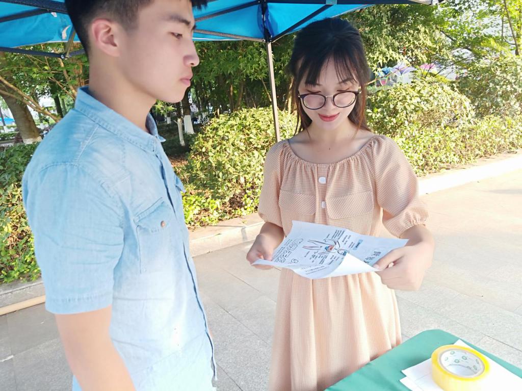 *大象传媒
举办“无烟宣传”活动